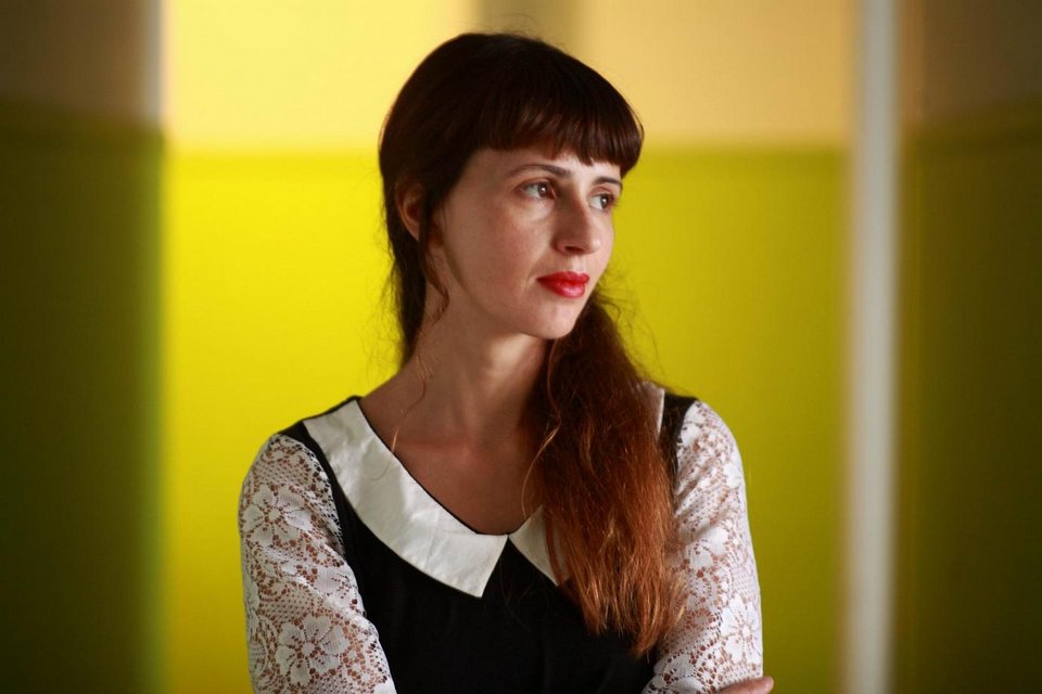 Εύα Μαραθάκη: Μία συνεσταλμένη εικαστικός εξερευνά την δύσκολη τέχνη του σεξουαλικού υπαινιγμού [εικόνες] | iefimerida.gr 0