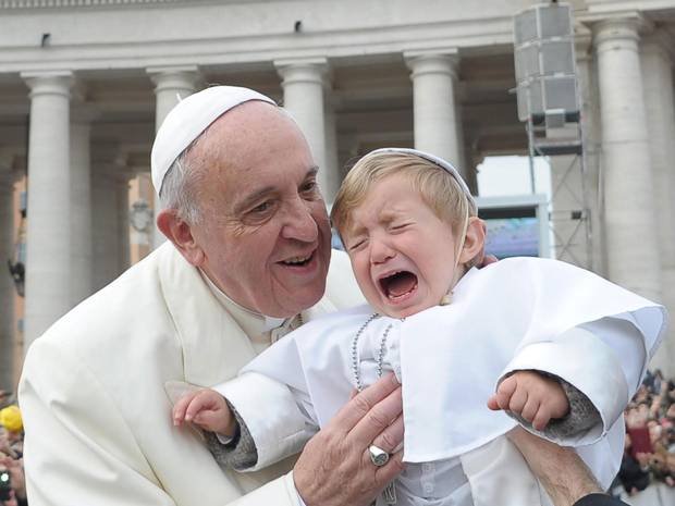 Απίστευτο στιγμιότυπο -O Πάπας ευλογεί «διαβολικό» μίνι σωσία του και εκείνος ξεσπάει σε κλάματα [εικόνα] | iefimerida.gr 0