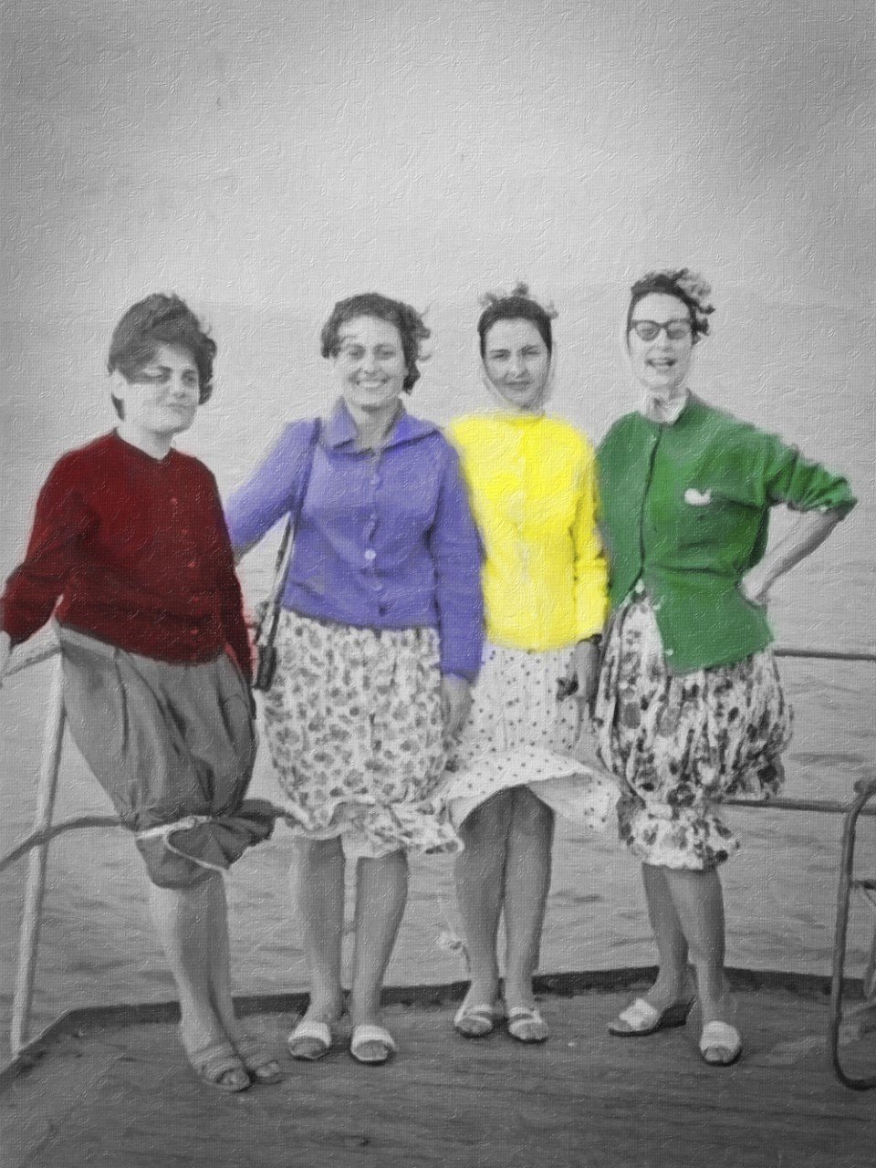 H Πόπη Τσουκάτου επεμβαίνει με χρώμα σε φωτογραφίες περασμένων δεκαετιών [εικόνες]  | iefimerida.gr 2