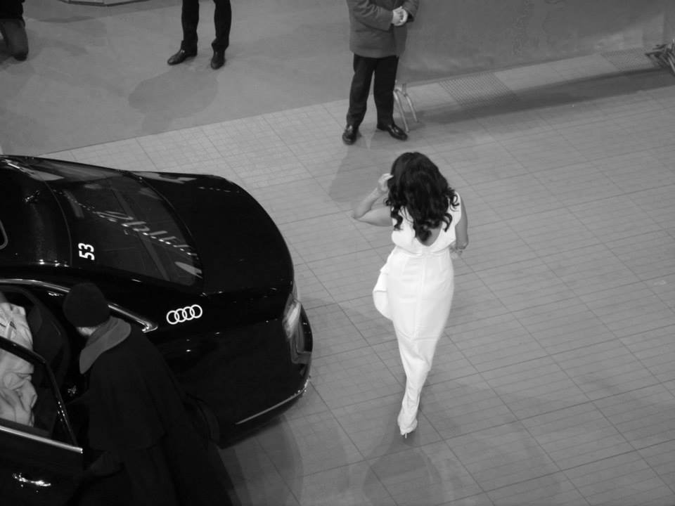 Η Πόπη Τσαπανίδου, χθες το βράδυ, ντύθηκε νύφη στο κόκκινο χαλί του Φεστιβάλ Κινηματογράφου στο Βερολίνο [εικόνες] | iefimerida.gr 1