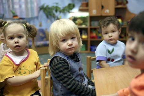 Οι φωτογραφίες που σόκαραν και προκάλεσαν σάλο: Δίχρονο κοριτσάκι μεγαλώνει σε σπίτι-γιάφκα ναρκομανών [εικόνες] | iefimerida.gr 9