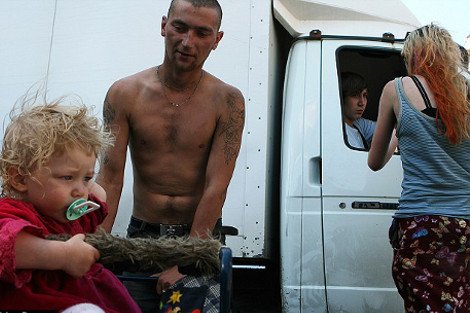 Οι φωτογραφίες που σόκαραν και προκάλεσαν σάλο: Δίχρονο κοριτσάκι μεγαλώνει σε σπίτι-γιάφκα ναρκομανών [εικόνες] | iefimerida.gr 7