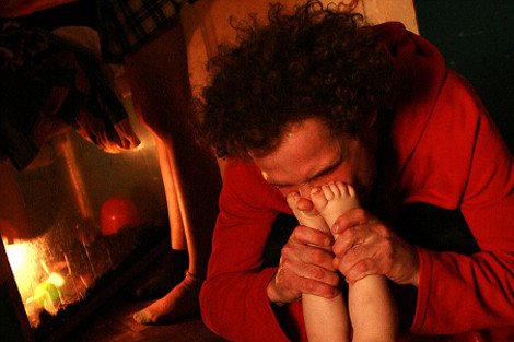 Οι φωτογραφίες που σόκαραν και προκάλεσαν σάλο: Δίχρονο κοριτσάκι μεγαλώνει σε σπίτι-γιάφκα ναρκομανών [εικόνες] | iefimerida.gr 8