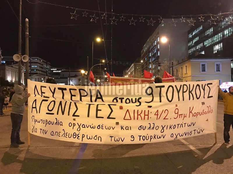 Προπύλαια: Πορεία αλληλεγγύης για τους 9 Τούρκους που φέρεται να ετοίμαζαν χτύπημα κατά του Ερντογάν [εικόνες] | iefimerida.gr 2