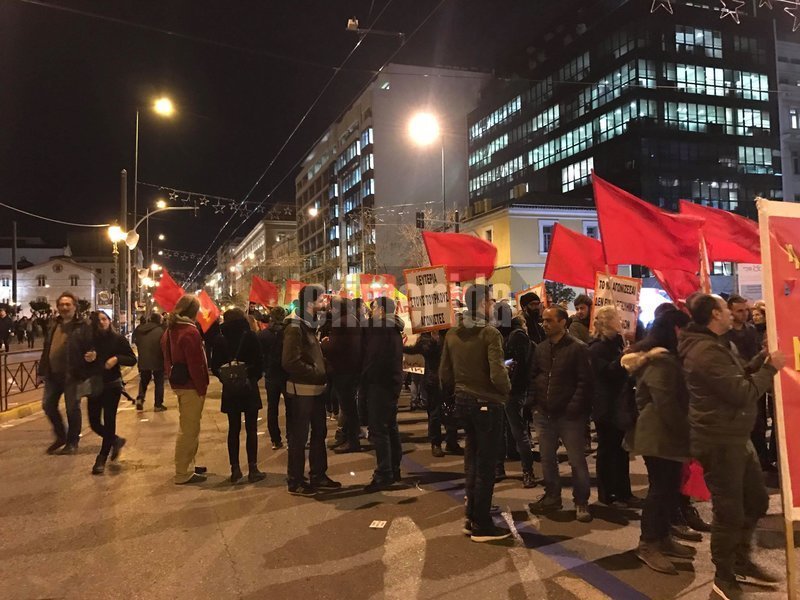 Προπύλαια: Πορεία αλληλεγγύης για τους 9 Τούρκους που φέρεται να ετοίμαζαν χτύπημα κατά του Ερντογάν [εικόνες] | iefimerida.gr 3