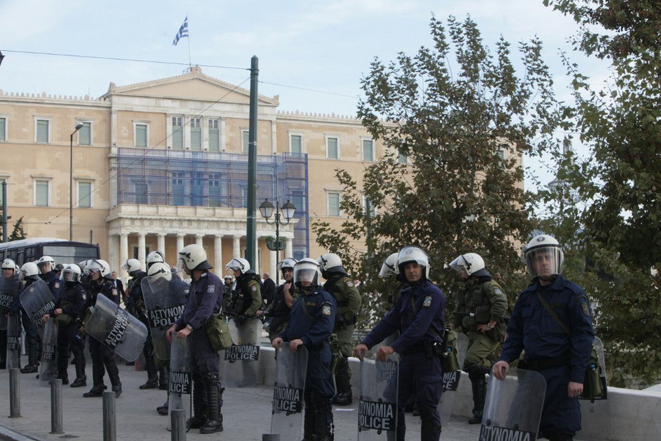 Επεισόδια στην πορεία για το Πολυτεχνείο | iefimerida.gr 24