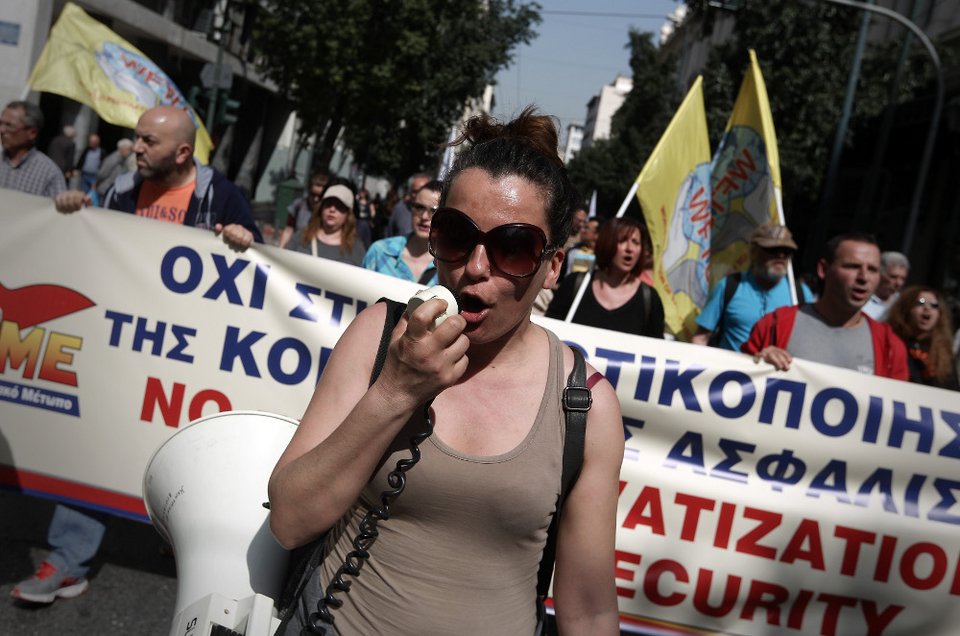 Η «γκιλοτίνα του Ασφαλιστικού» έξω από τη Βουλή -24ωρη απεργία και πορεία στο κέντρο της Αθήνας [εικόνες] | iefimerida.gr 4