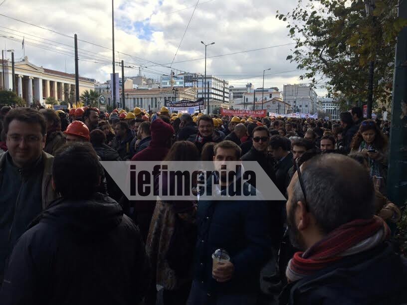 Λαοθάλασσα στο κέντρο της Αθήνας -Μεγάλη πορεία [εικόνες] | iefimerida.gr 0