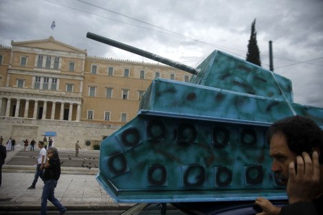 Ντυμένοι στα χακί και με φιμωμένα στόματα διαμαρτυρήθηκαν στο Σύνταγμα οι καθηγητές | iefimerida.gr 1