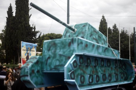 Ντυμένοι στα χακί και με φιμωμένα στόματα διαμαρτυρήθηκαν στο Σύνταγμα οι καθηγητές | iefimerida.gr 3