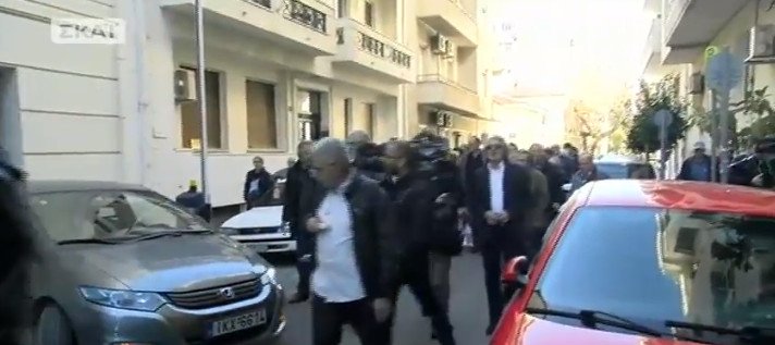 Χημικά και ένταση στο Σύνταγμα -Το ΠΑΜΕ κυκλώνει το Μαξίμου | iefimerida.gr 4