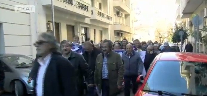 Χημικά και ένταση στο Σύνταγμα -Το ΠΑΜΕ κυκλώνει το Μαξίμου | iefimerida.gr 5