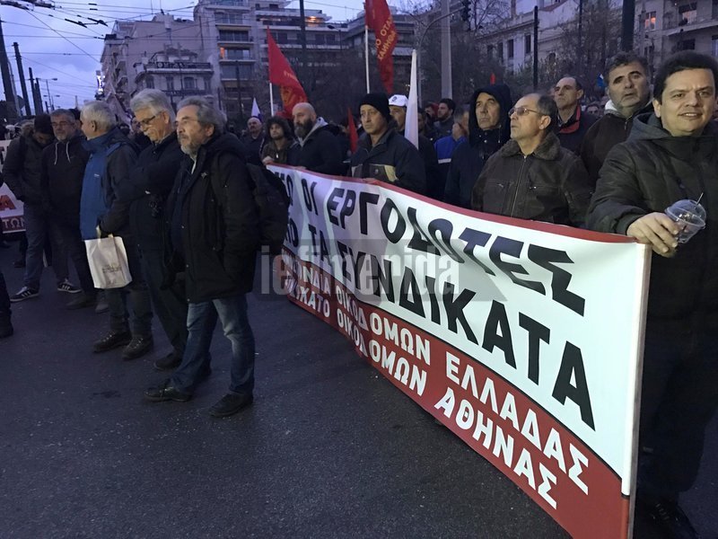 Περίπου 3.000 μέλη του ΠΑΜΕ