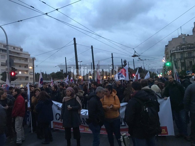 Στιγμιότυπο από τη συγκέντρωση του ΠΑΜΕ