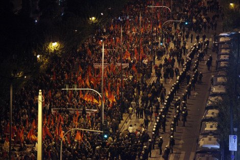 Μεγαλειώδης και ειρηνική η πορεία για την 40η επέτειο της εξέγερσης του Πολυτεχνείου | iefimerida.gr 7