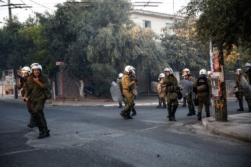 Πέντε τραυματίες στην πορεία για τον Παύλο Φύσσα –Επιτέθηκαν σε συνεργείο του ΑΝΤ1 [εικόνες & βίντεο] | iefimerida.gr 3