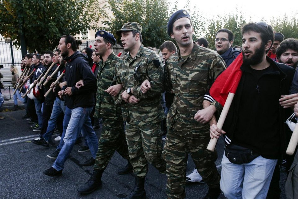 Πολυτεχνείο: Ηταν μια μεγαλειώδης, ειρηνική πορεία – Πρωτοφανής ο όγκος των διαδηλωτών [εικόνες] | iefimerida.gr 2