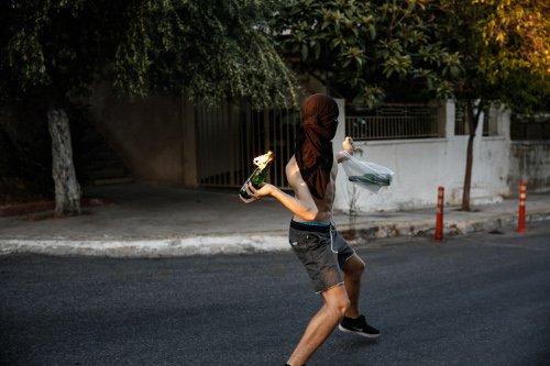 Πέντε τραυματίες στην πορεία για τον Παύλο Φύσσα –Επιτέθηκαν σε συνεργείο του ΑΝΤ1 [εικόνες & βίντεο] | iefimerida.gr 6