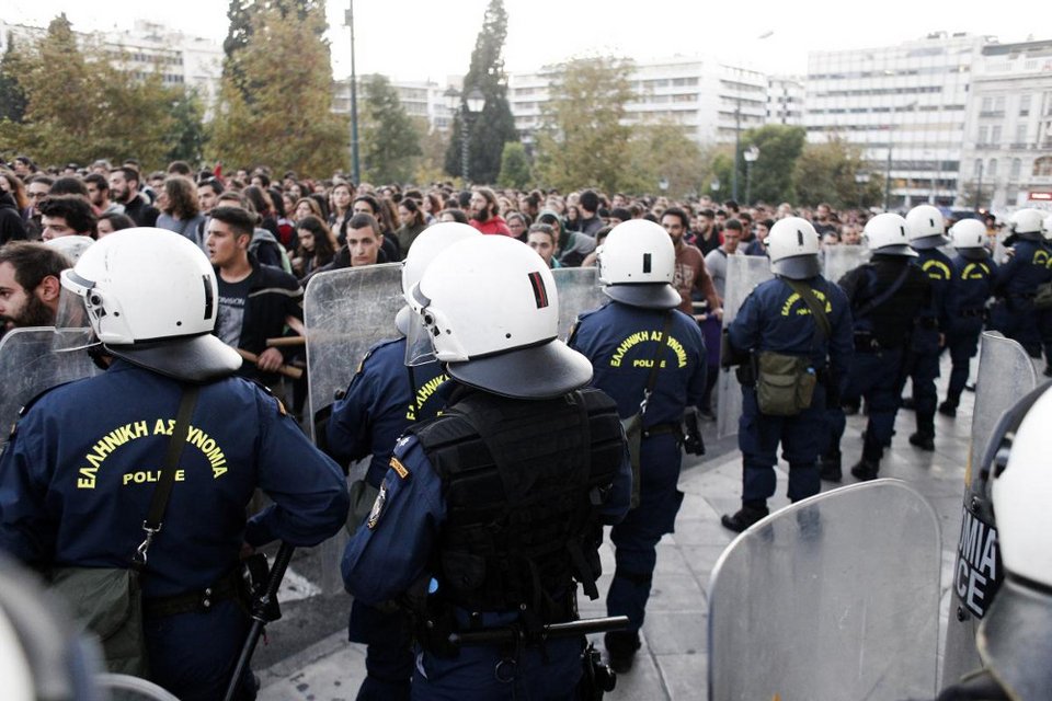 Πολυτεχνείο: Ηταν μια μεγαλειώδης, ειρηνική πορεία – Πρωτοφανής ο όγκος των διαδηλωτών [εικόνες] | iefimerida.gr 5