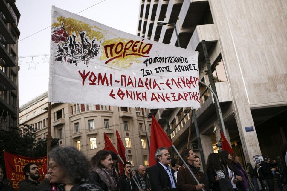 Πολυτεχνείο: Ηταν μια μεγαλειώδης, ειρηνική πορεία – Πρωτοφανής ο όγκος των διαδηλωτών [εικόνες] | iefimerida.gr 10