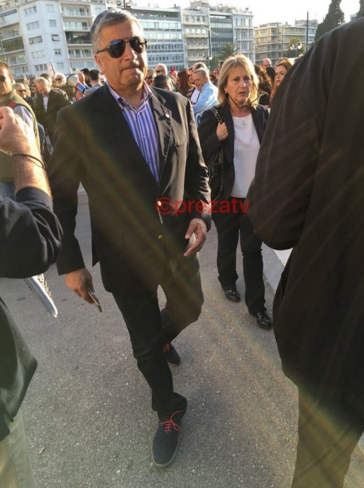 Σε κλοιό διαδηλωτών η Βουλή -Ολα τα συνδικάτα στους δρόμους για το Ασφαλιστικό [εικόνες] | iefimerida.gr 3