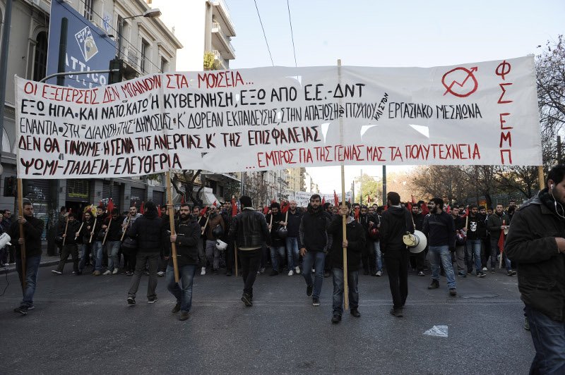Χάος: Κουκουλοφόροι τα έσπασαν σε Αθήνα, Θεσσαλονίκη, Πάτρα, Βόλο | iefimerida.gr 35