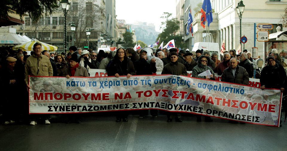 Συλλαλητήριο του ΠΑΜΕ στην Ομόνοια -Ζήτησαν απόσυρση του ασφαλιστικού [εικόνες] | iefimerida.gr 1