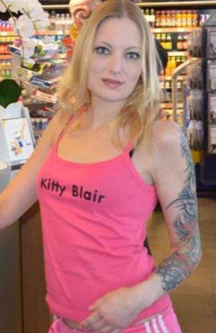 Πορνοστάρ διαφήμιζε ακροδεξιό κόμμα -Την απέλυσαν γιατί είχε επαφή με μαύρο άνδρα σε ταινία [εικόνες] | iefimerida.gr 1