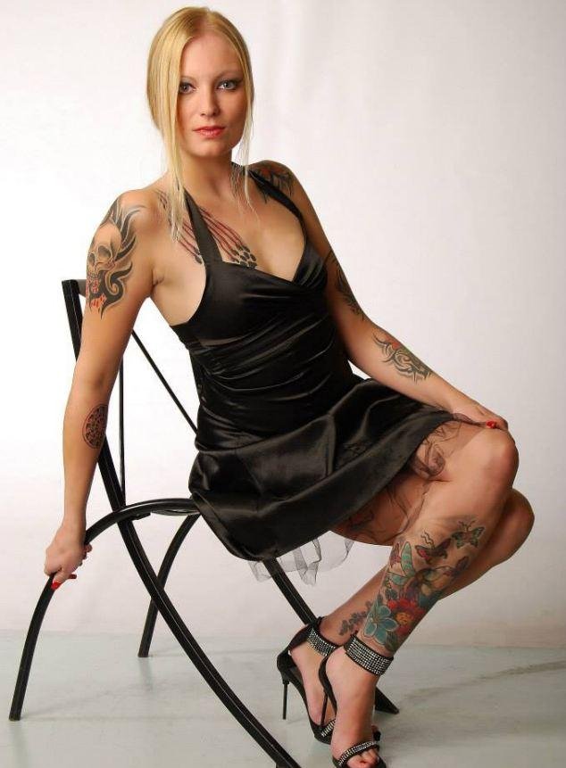 Πορνοστάρ διαφήμιζε ακροδεξιό κόμμα -Την απέλυσαν γιατί είχε επαφή με μαύρο άνδρα σε ταινία [εικόνες] | iefimerida.gr 4