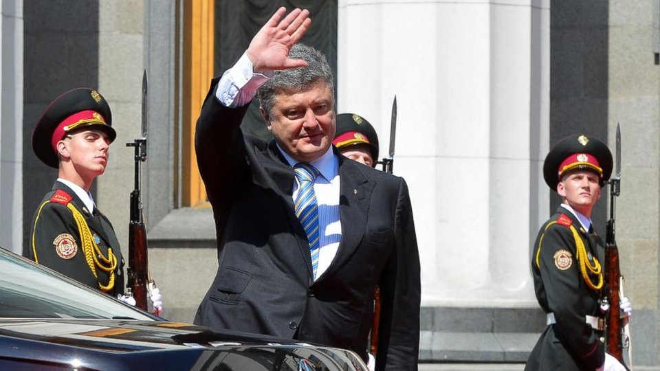 Με το μαστίγιο και το καρότο ορκίστηκε ο νέος πρόεδρος της Ουκρανίας: Θέλει και την ειρήνη και την... Κριμαία [Εικόνες] | iefimerida.gr 4