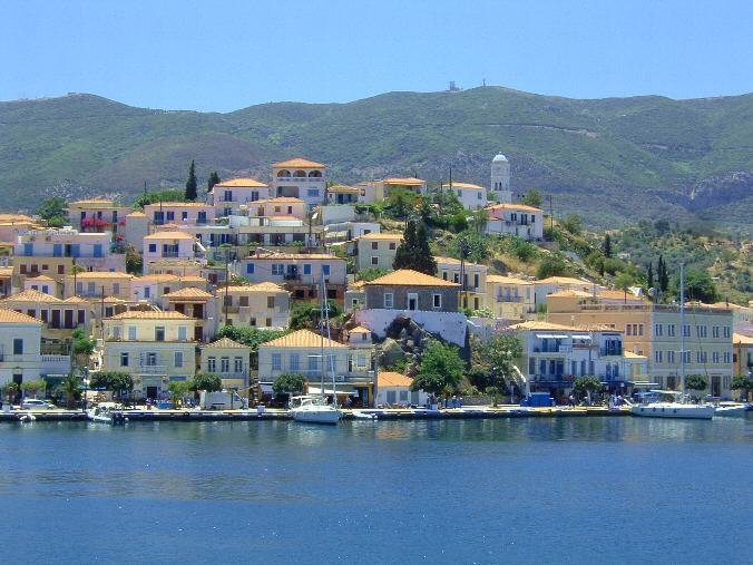 Mια ανάσα δρόμος: Δύο από τα ομορφότερα νησιά της Ελλάδας δίπλα στην Αθήνα [εικόνες] | iefimerida.gr 1