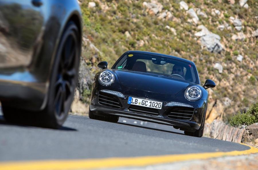 Η ανανεωμένη Porsche 911 χωρίς καμουφλάζ σε δοκιμές στη Νότια Αφρική | iefimerida.gr 0