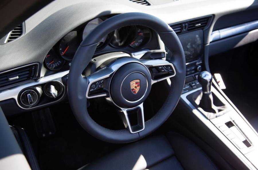 Η ανανεωμένη Porsche 911 χωρίς καμουφλάζ σε δοκιμές στη Νότια Αφρική | iefimerida.gr 3