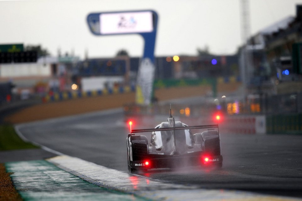 Pole position για την Porsche στο Le Mans [εικόνες&βίντεο] | iefimerida.gr 1