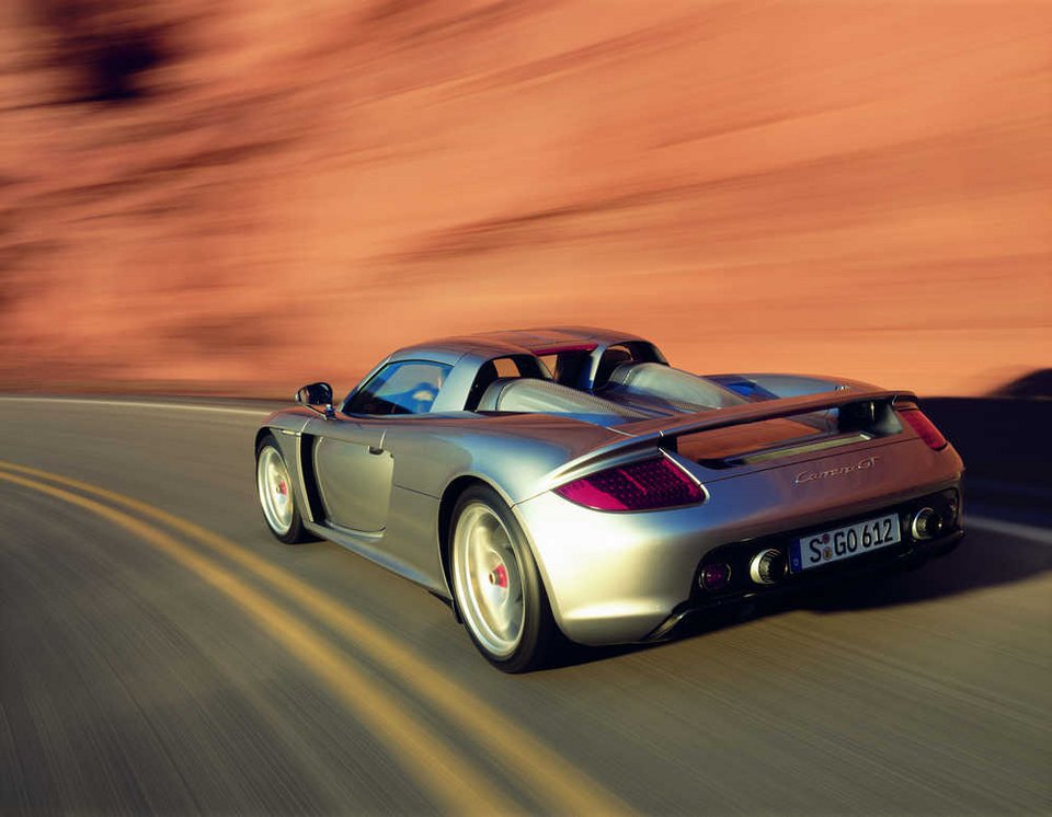 H Carrera GT που οδηγούσε ο φίλος του Paul Walker ήταν το hypercar της Porsche των ’00s. | iefimerida.gr 1