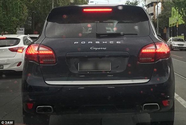 Viral έχει γίνει η φωτογραφία με αυτή την Porsche.