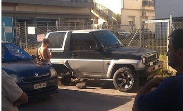 Καραμπόλα πολλών κυβικών στην Αχαϊα: Πόρσε τράκαρε με BMW, τζιπ και Alfa Romeo [εικόνες] | iefimerida.gr 2