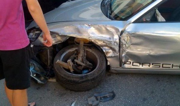 Καραμπόλα πολλών κυβικών στην Αχαϊα: Πόρσε τράκαρε με BMW, τζιπ και Alfa Romeo [εικόνες] | iefimerida.gr 3