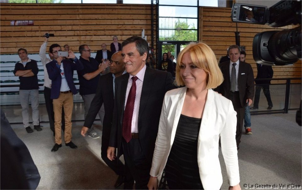 Μια όμορφη δήμαρχος υποψήφια για την ηγεσία της γαλλικής Δεξιάς [εικόνες] | iefimerida.gr 1