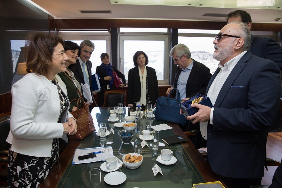 Με την Πορτογαλίδα ομόλογο του συναντήθηκε ο Π. Κουρουμπλής -Συζήτησαν για το προσφυγικό [εικόνες] | iefimerida.gr 1