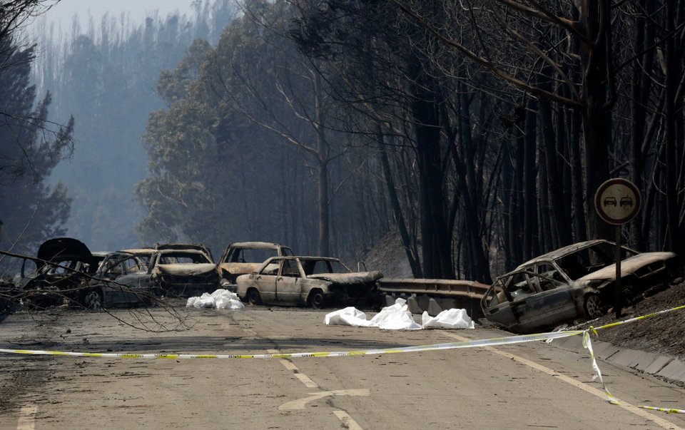 Πυρκαγιά κόλαση στην Πορτογαλία -Στους 62 οι νεκροί, πολλοί παγιδεύτηκαν σε ΙΧ [εικόνες & βίντεο] | iefimerida.gr 5