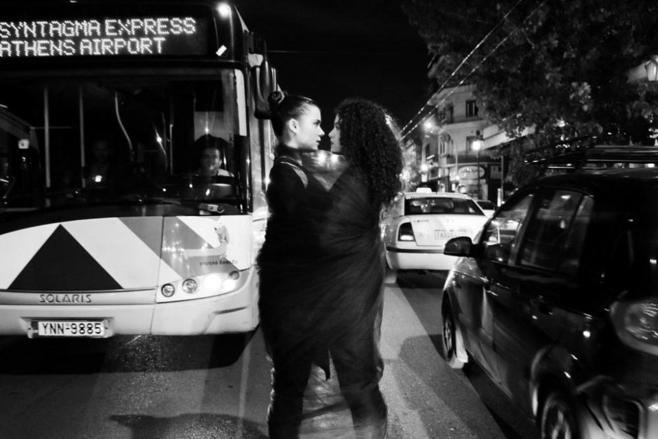 Παράσταση-εικαστική εγκατάσταση στο Bios με βάση τη θέα από τα παράθυρα [εικόνες] | iefimerida.gr 1