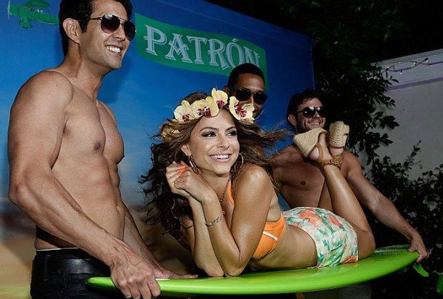 Πάρτι γενεθλίων με μπικίνι και χαβανέζικο στυλ για τη Μαρία Μενούνος [εικόνες] | iefimerida.gr 4