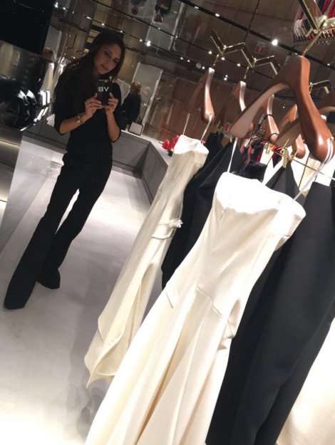 Γιατί η Μπέκαμ φοράει υπερβολικά μακριά φορέματα & παντελόνια -Τι κρύβει [εικόνες] | iefimerida.gr 3