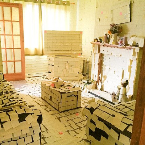 Ζευγάρι γύρισε από το μήνα του μέλιτος και βρήκε το σπίτι του καλυμμένο με 14.000 κίτρινα post it -Η φάρσα που τους σκάρωσαν [εικόνες] | iefimerida.gr 0