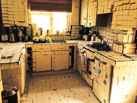 Ζευγάρι γύρισε από το μήνα του μέλιτος και βρήκε το σπίτι του καλυμμένο με 14.000 κίτρινα post it -Η φάρσα που τους σκάρωσαν [εικόνες] | iefimerida.gr 1