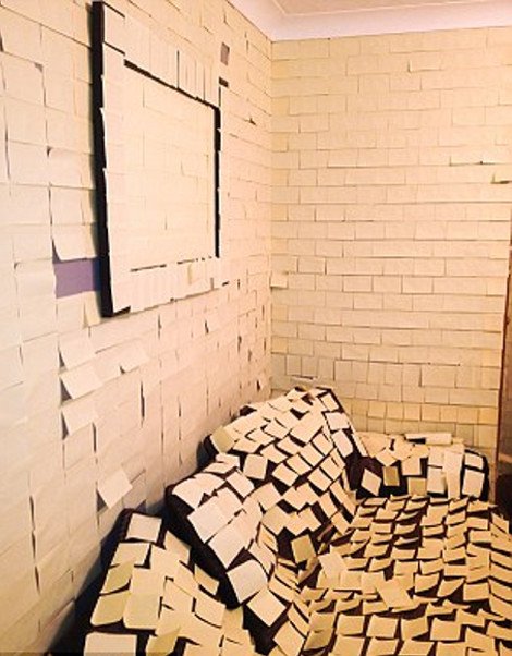 Ζευγάρι γύρισε από το μήνα του μέλιτος και βρήκε το σπίτι του καλυμμένο με 14.000 κίτρινα post it -Η φάρσα που τους σκάρωσαν [εικόνες] | iefimerida.gr 3