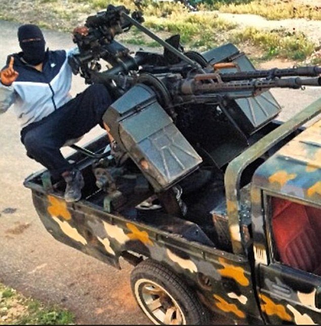 Ο τρομοκράτης πίσω από τον Τζιχάντι Τζον: Στο μικροσκόπιο 27χρονος που προσποιήθηκε τον νεκρό για να μπει στη Βρετανία [εικόνες] | iefimerida.gr 8