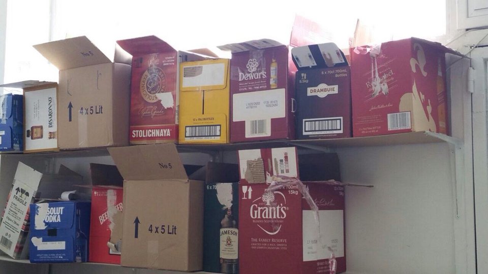 Στη «φάκα» του ΣΔΟΕ κυκλώματα με λαθραία ποτά [εικόνες]  | iefimerida.gr 0