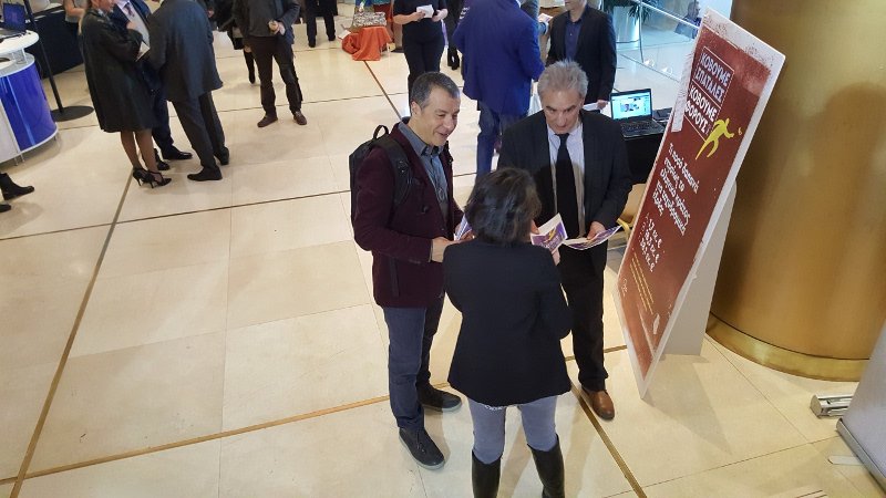 Θεοδωράκης και Λυκούδης με το ερωτηματολόγιο στο χέρι [εικόνες] | iefimerida.gr 0